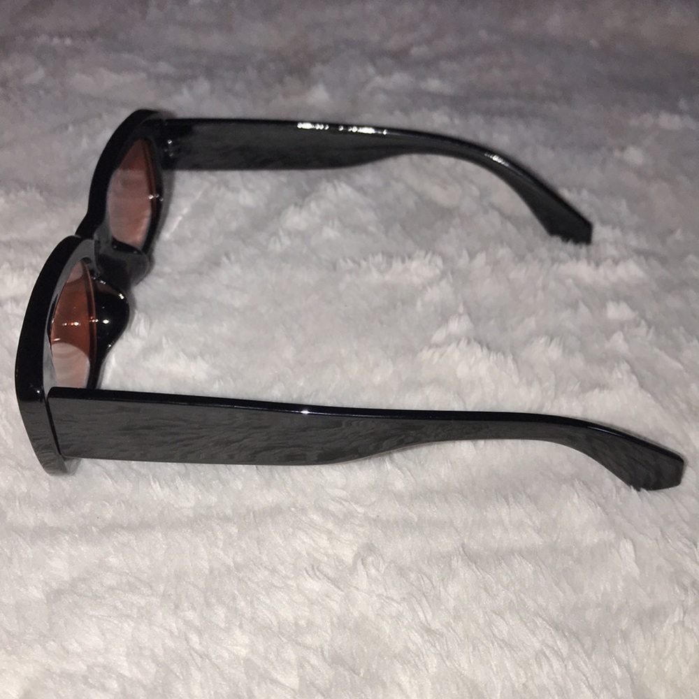 Black Rectangular Sunglasses - Picture 5 of 6